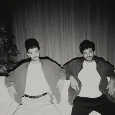 聆聽 Tayir、觀看音樂影片、閱讀小傳、查看巡演日期等！