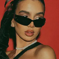 Ακούστε περιεχόμενο από Di, παρακολουθήστε μουσικά βίντεο, διαβάστε το βιογραφικό, δείτε ημερομηνίες περιοδείας, και πολλά ακόμη!