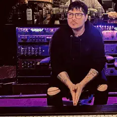 Écoutez Pascal Sirois, regardez des vidéoclips, lisez la biographie, consultez les dates de tournée et plus encore !