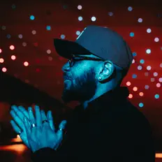 Écoutez Kadosh, regardez des vidéoclips, lisez la biographie, consultez les dates de tournée et plus encore !