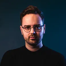 Clusterを聴いたり、ミュージックビデオを鑑賞したり、経歴やツアー日程などを確認したりしましょう！