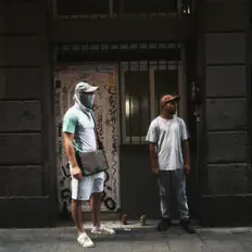 SKXBAMBINOを聴いたり、ミュージックビデオを鑑賞したり、経歴やツアー日程などを確認したりしましょう！