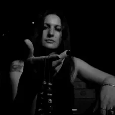 Posłuchaj wykonawcy MÌNA, obejrzyj teledyski, przeczytaj biografię, zobacz daty tras koncertowych i nie tylko!