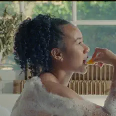 收听 Nakaya、观看音乐视频、阅读小传、查看巡演日期等 ！