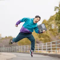 undefinedを聴いたり、ミュージックビデオを鑑賞したり、経歴やツアー日程などを確認したりしましょう！