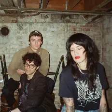 Shutupsを聴いたり、ミュージックビデオを鑑賞したり、経歴やツアー日程などを確認したりしましょう！