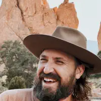 Hör dir undefined an, schau dir Musikvideos an, lies die Biografie, finde Tourdaten und mehr!