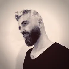 Ouve Lyrik C, vê vídeos de música, lê a biografia, vê as datas da digressão e muito mais!
