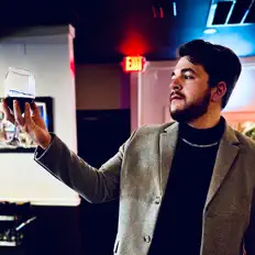 Ouve Jon-Walt, vê vídeos de música, lê a biografia, vê as datas da digressão e muito mais!