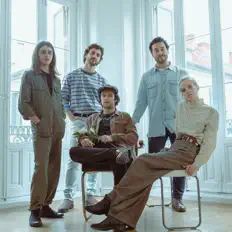 Dengarkan Nebraska, tonton video musik, baca bio, lihat tanggal tur & lainnya!