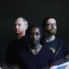 聆聽 The Mung Beings、觀看音樂影片、閱讀小傳、查看巡演日期等！