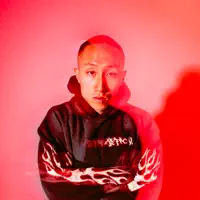 收听 undefined、观看音乐视频、阅读小传、查看巡演日期等 ！