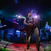 Ascolta undefined, guarda video musicali, leggi la biografia, vedi le date del tour & altro!