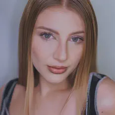 Dengarkan Alyea, tonton video musik, baca bio, lihat tanggal tur & lainnya!