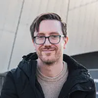 Poslechněte si interpreta undefined, sledujte hudební videa, přečtěte si životopis, podívejte se na data turné a další informace.