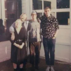 The Milk Blossoms सुनें, म्यूज़िक वीडियो देखें, बायो पढ़ें, दौरे की तारीखें और बहुत कुछ देखें!