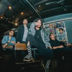 Ocean Astronaut을(를) 듣고, 뮤직 비디오를 보고, 약력을 읽고, 투어 일정 등을 확인하세요!