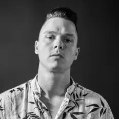 Poslechněte si interpreta REKKT, sledujte hudební videa, přečtěte si životopis, podívejte se na data turné a další informace.