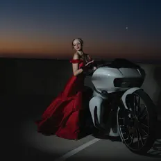 收听 PATIENCE、观看音乐视频、阅读小传、查看巡演日期等 ！