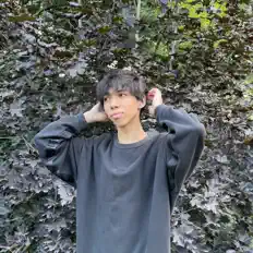 Posłuchaj wykonawcy livelly, obejrzyj teledyski, przeczytaj biografię, zobacz daty tras koncertowych i nie tylko!