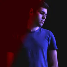 She Wants Meを聴いたり、ミュージックビデオを鑑賞したり、経歴やツアー日程などを確認したりしましょう！