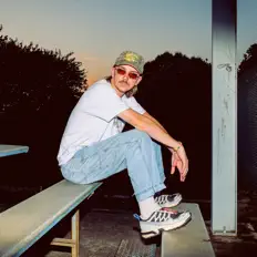 Dengarkan Zac Crook, tonton video musik, baca bio, lihat tanggal tur & lainnya!