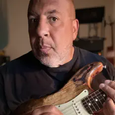 Luister naar Tim Walker, bekijk muziekvideo's, lees de bio, bekijk de tourdata, en meer!