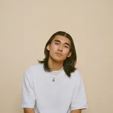 Josh Gabbayを聴いたり、ミュージックビデオを鑑賞したり、経歴やツアー日程などを確認したりしましょう！