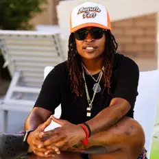 Djwestb을(를) 듣고, 뮤직 비디오를 보고, 약력을 읽고, 투어 일정 등을 확인하세요!