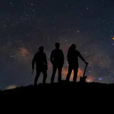 for instants सुनें, म्यूज़िक वीडियो देखें, बायो पढ़ें, दौरे की तारीखें और बहुत कुछ देखें!
