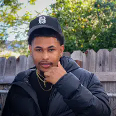 Poslechněte si interpreta Mekhi the Great, sledujte hudební videa, přečtěte si životopis, podívejte se na data turné a další informace.