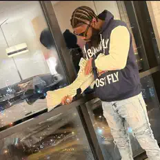 Luister naar Swift Dinero, bekijk muziekvideo's, lees de bio, bekijk de tourdata, en meer!