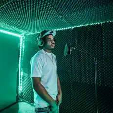 Hör dir Tylavon an, schau dir Musikvideos an, lies die Biografie, finde Tourdaten und mehr!