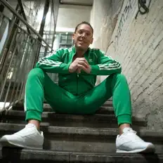 Dengarkan Freddy Cool, tonton video musik, baca bio, lihat tanggal tur & lainnya!
