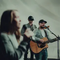 Ouça undefined, assista a videoclipes, leia a biografia, veja as datas das turnês e mais!