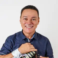 Ouça Amazan, assista a videoclipes, leia a biografia, veja as datas das turnês e mais!