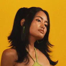 Dengarkan Marga Jayy, tonton video musik, baca bio, lihat tanggal tur & lainnya!