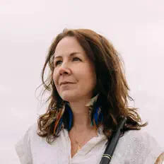 Nuala Kennedyを聴いたり、ミュージックビデオを鑑賞したり、経歴やツアー日程などを確認したりしましょう！