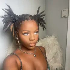 Escucha a LoBaby, mira vídeos musicales, lee la biografía, consulta fechas de giras y mucho más.