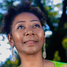Escucha a Jacinth V M Mhende, mira vídeos musicales, lee la biografía, consulta fechas de giras y mucho más.