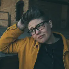 Escucha a Katie Dahl, mira vídeos musicales, lee la biografía, consulta fechas de giras y mucho más.