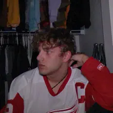 mesboを聴いたり、ミュージックビデオを鑑賞したり、経歴やツアー日程などを確認したりしましょう！