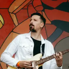 Escucha a Нунчаки Чаки, mira vídeos musicales, lee la biografía, consulta fechas de giras y mucho más.