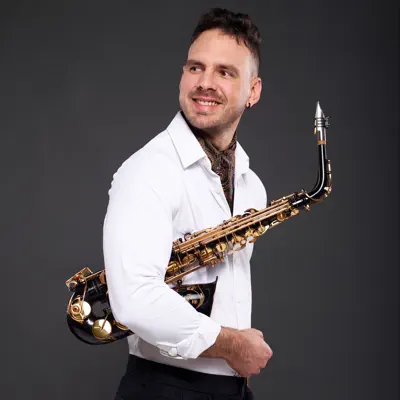 Listen to Yunior Arronte, watch music videos, read bio, see tour dates & more!