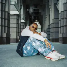 收听 Jay Americana、观看音乐视频、阅读小传、查看巡演日期等 ！