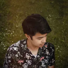 Dengarkan iZZi, tonton video musik, baca bio, lihat tanggal tur & lainnya!