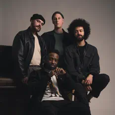 Poslechněte si interpreta Major Ruse, sledujte hudební videa, přečtěte si životopis, podívejte se na data turné a další informace.