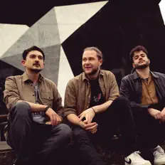 Ouve Kuma, vê vídeos de música, lê a biografia, vê as datas da digressão e muito mais!