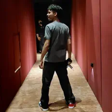 聆聽 Nasheer、觀看音樂影片、閱讀小傳、查看巡演日期等！