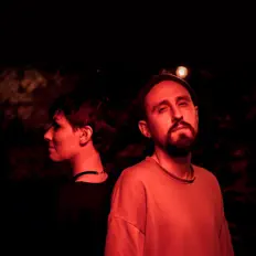 聆聽 Sipe、觀看音樂影片、閱讀小傳、查看巡演日期等！